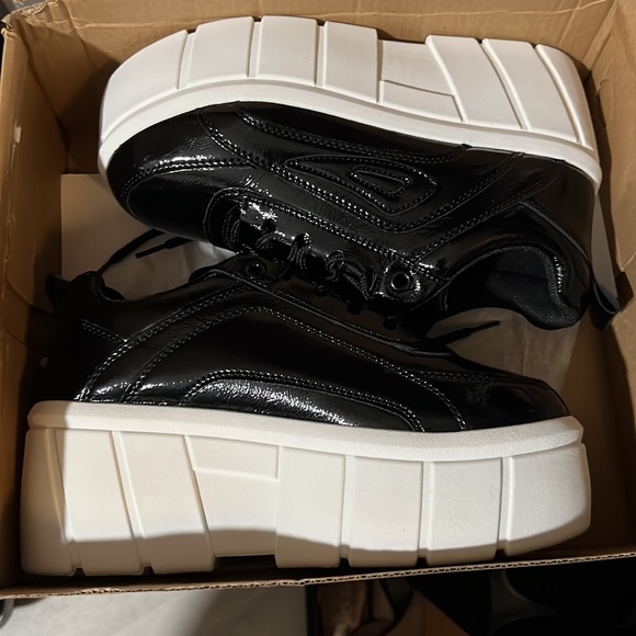 Shoes - Picture 7 of 7